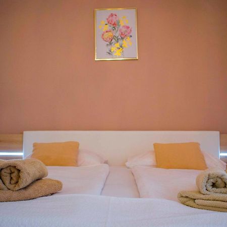 Apartments Mm Podstrana Luaran gambar