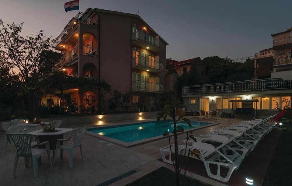 Apartments Mm Podstrana Luaran gambar
