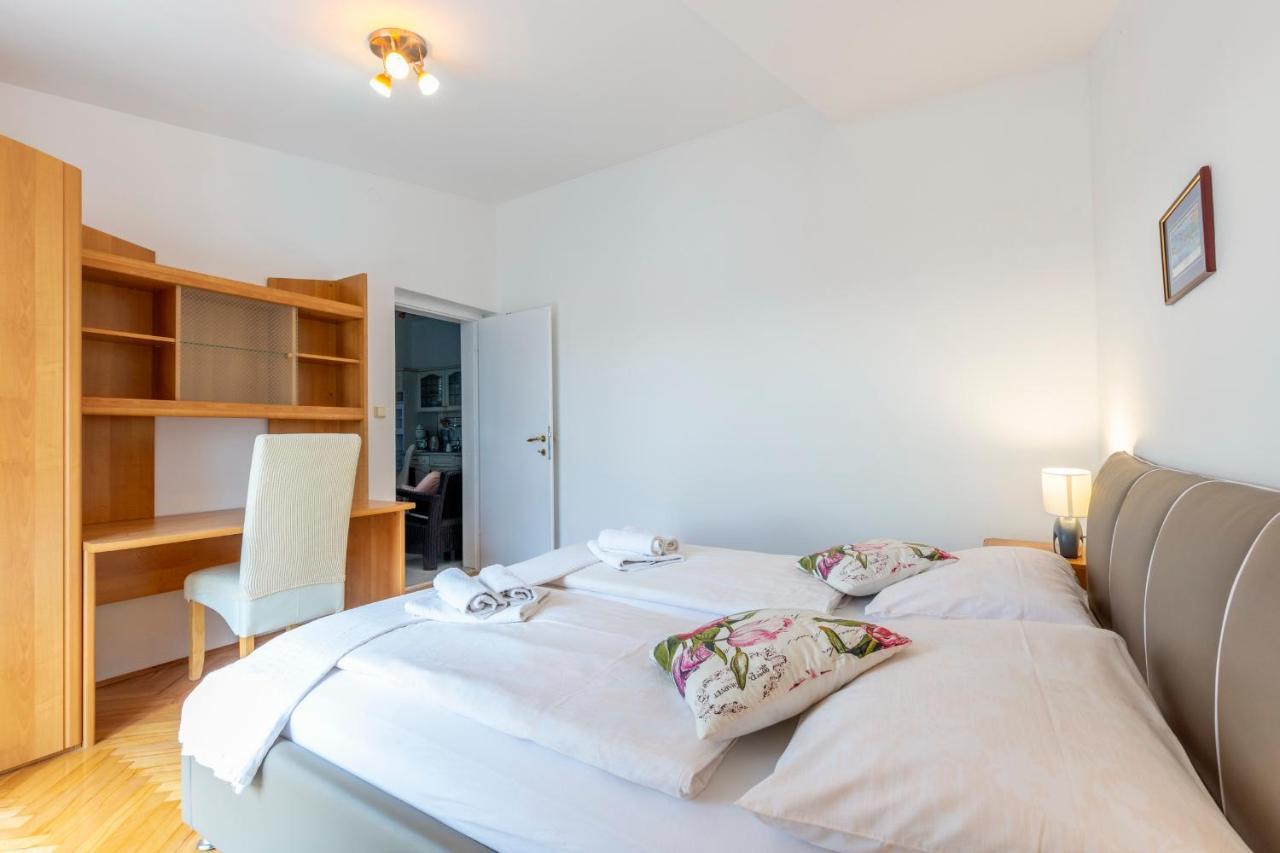 Apartments Mm Podstrana Luaran gambar