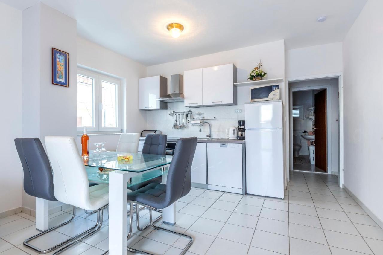 Apartments Mm Podstrana Luaran gambar