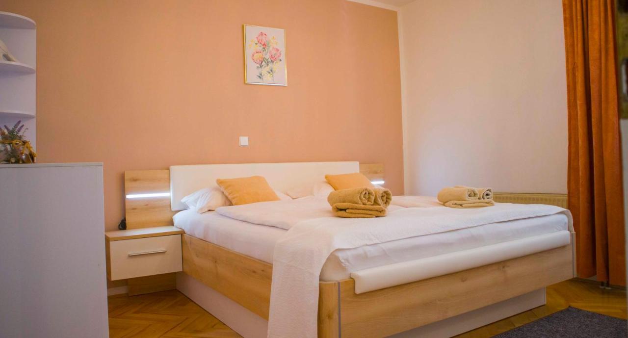 Apartments Mm Podstrana Luaran gambar