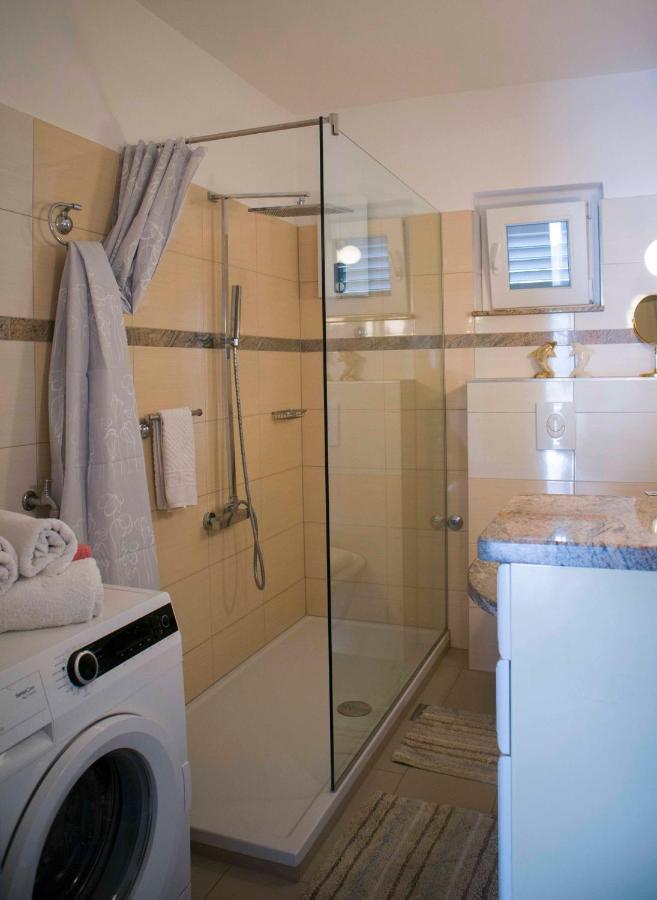 Apartments Mm Podstrana Luaran gambar