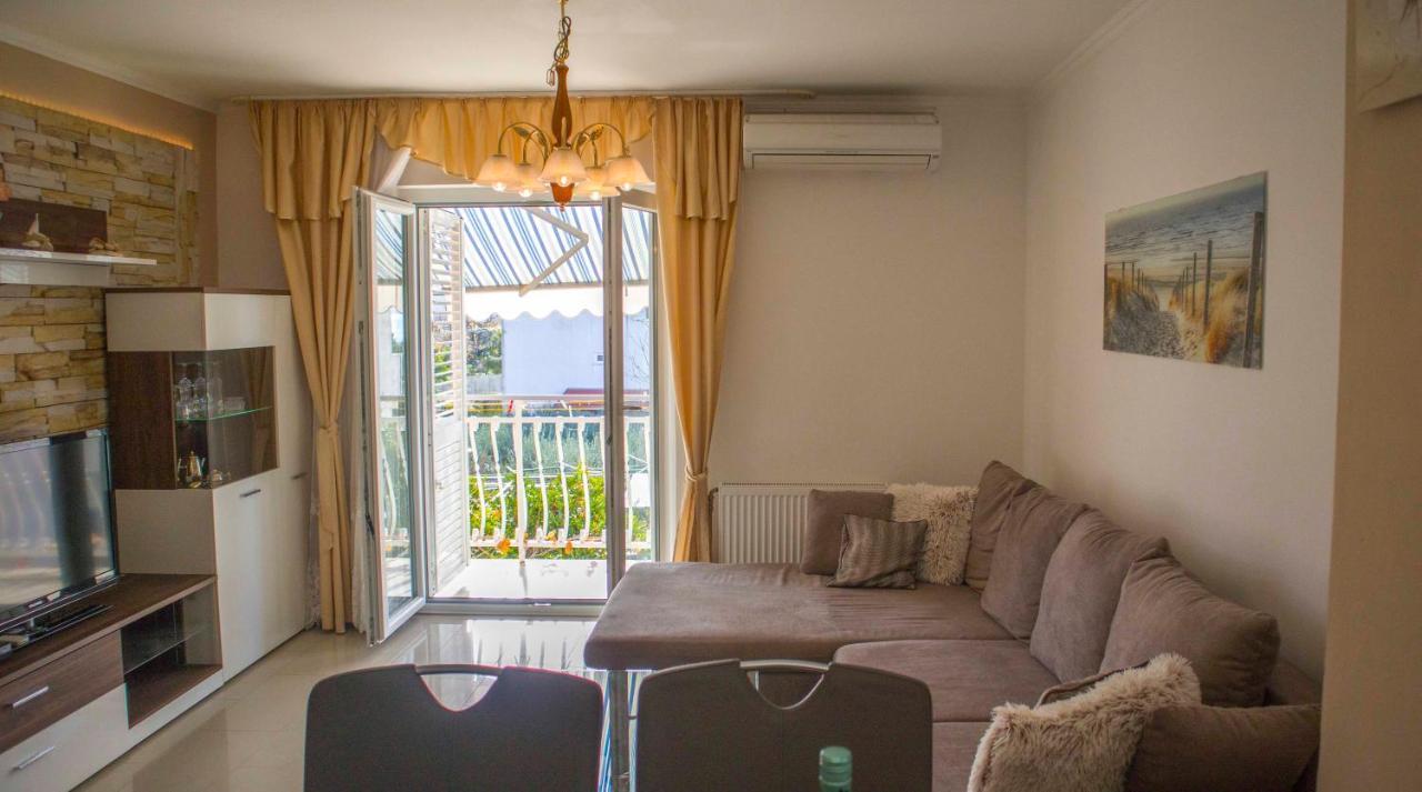 Apartments Mm Podstrana Luaran gambar