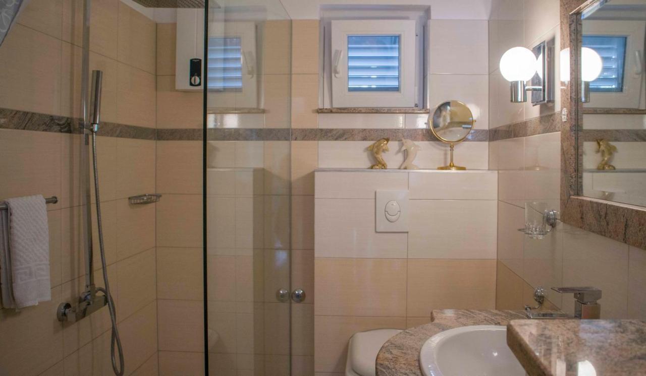 Apartments Mm Podstrana Luaran gambar