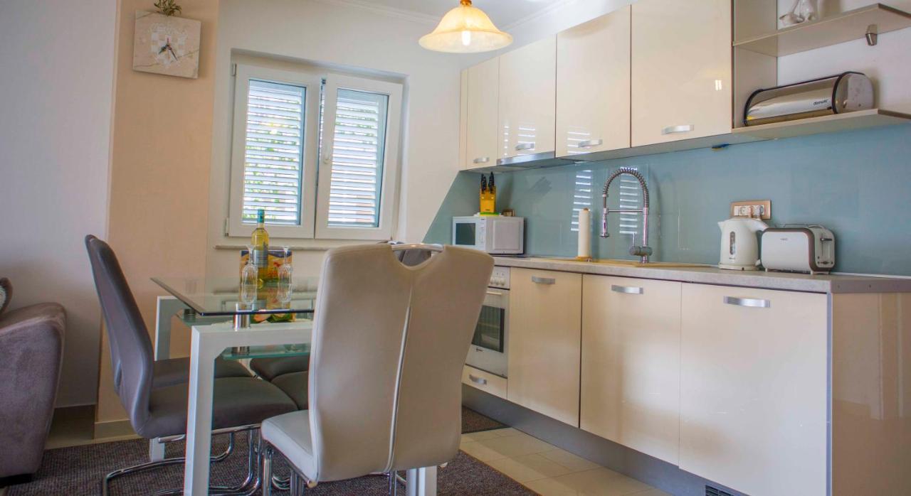 Apartments Mm Podstrana Luaran gambar